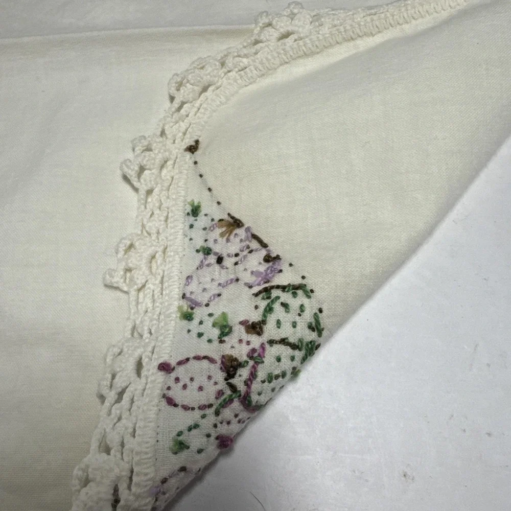 Vintage‎ Hand Embroidered Grape Linen Placemats Crochet Lace Trim Set of 4 White